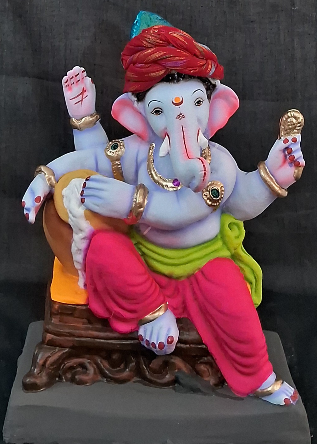 C-कृष्ण-गुलाबी
